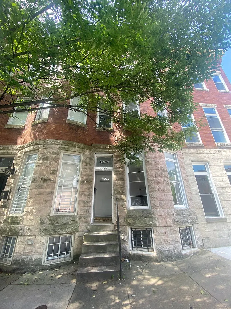 2572 McCulloh — Photo 3