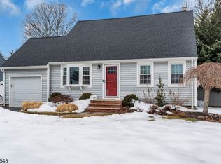 39 Waldon Rd, Fanwood Boro, NJ 07023