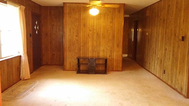 2nd image of 624 Bluebonnet St
