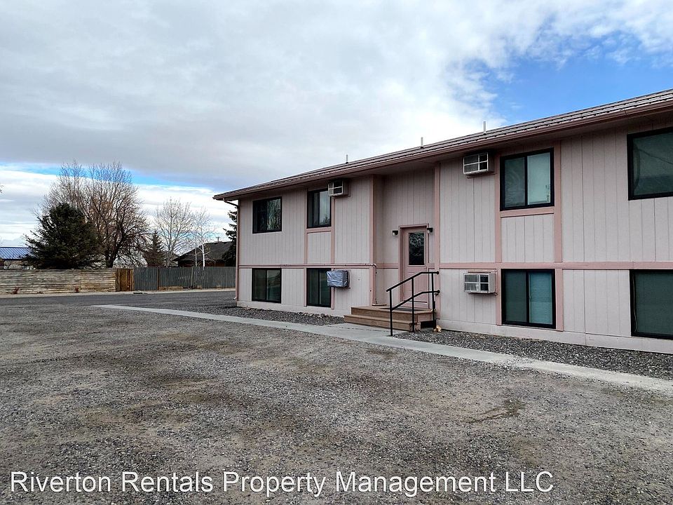 1st image of 807 Independence Dr APT 3