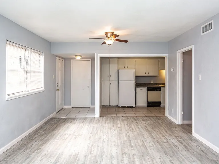 5808 S Alameda St — Photo 14