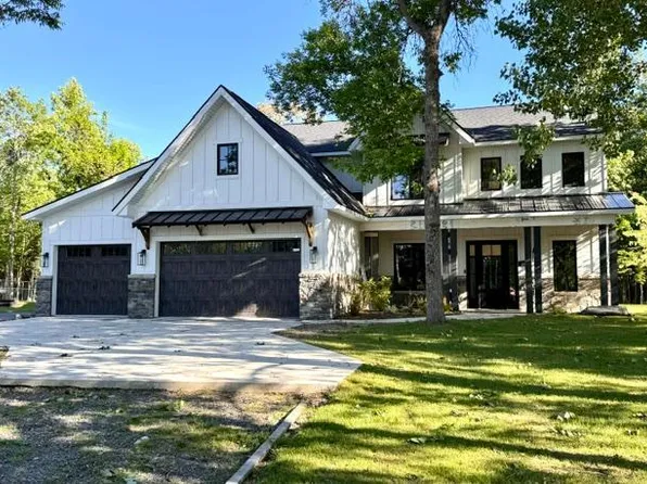 305 Shorewood Dr, International Falls, MN 56649