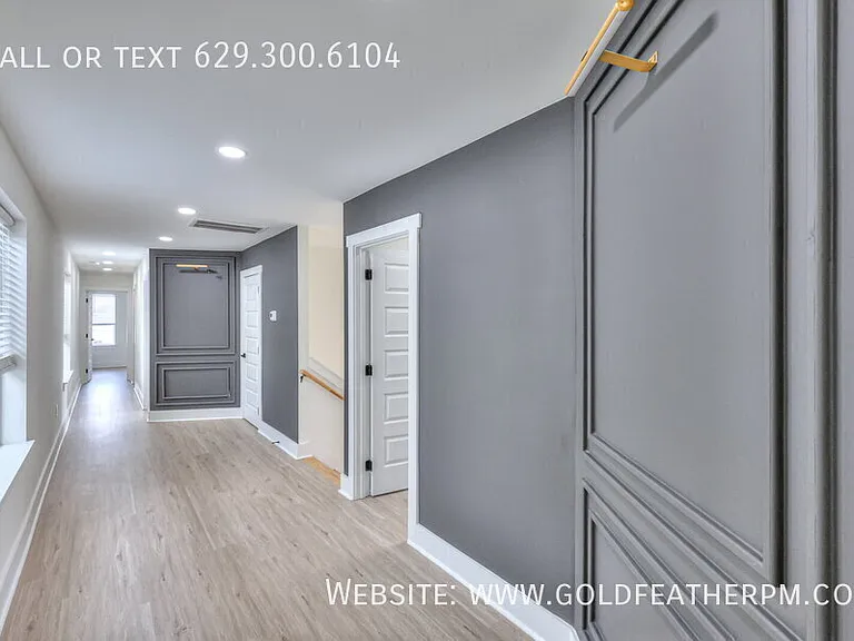 402B E Trinity Ln — Photo 15