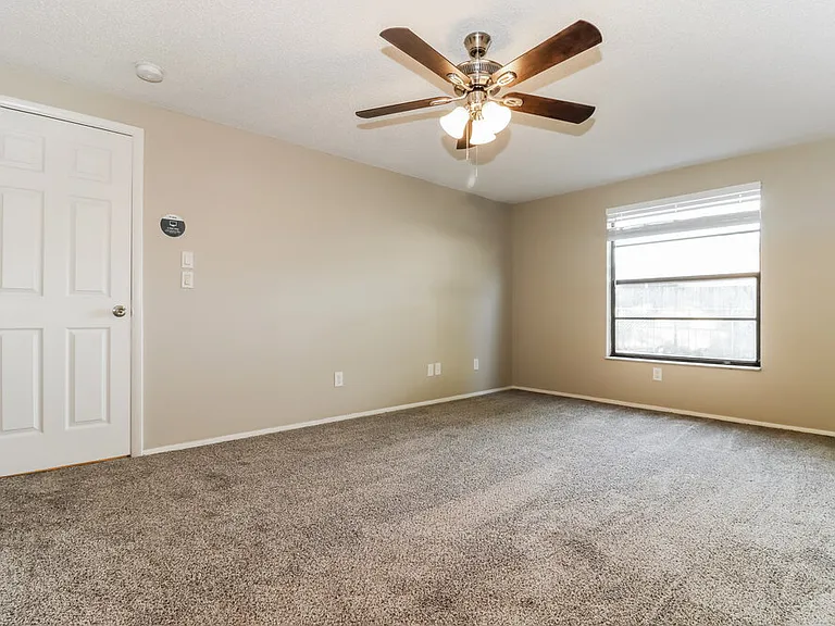 7801 Glencoe Dr — Photo 9