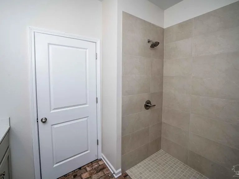 4521 Oak Forest Dr — Photo 8