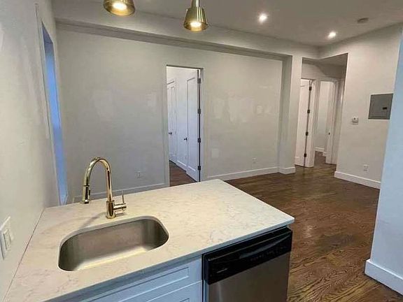 2nd image of 854 Rogers Ave #2/2