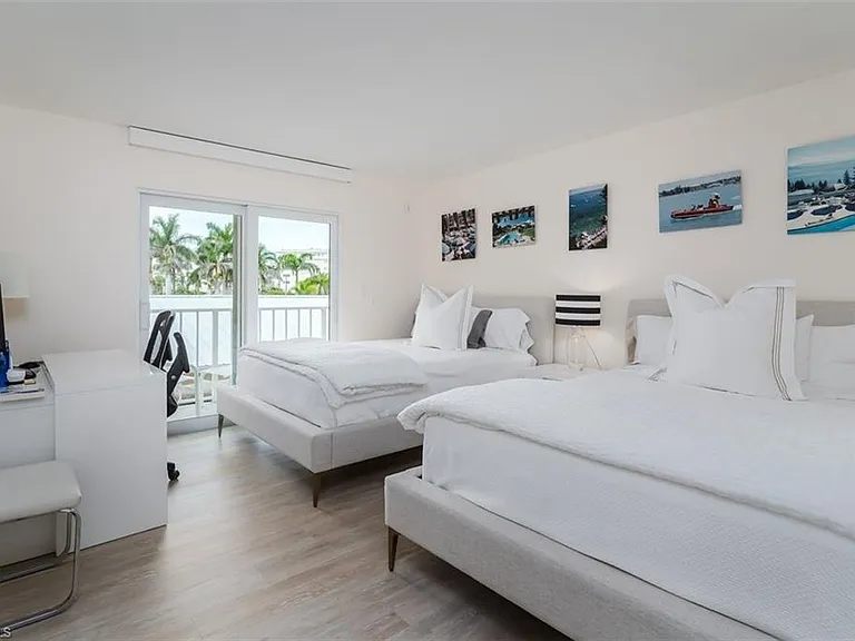 3450 Gulf Shore Blvd N #210 — Photo 19