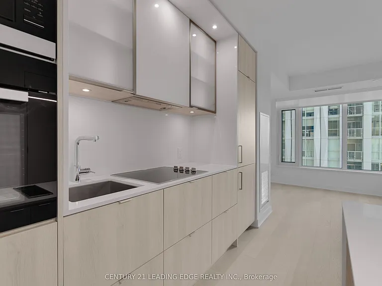 11 Yorkville Ave #3906 — Photo 21