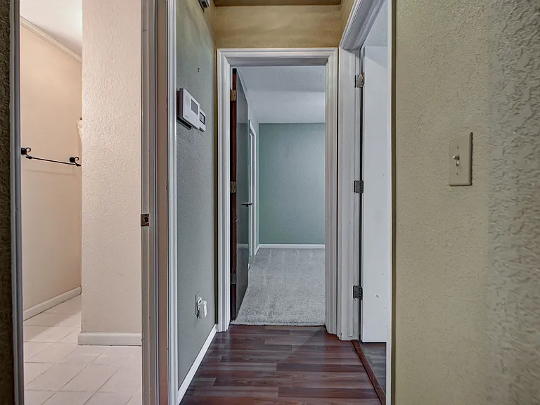 2912 Edinburg Dr — Photo 32