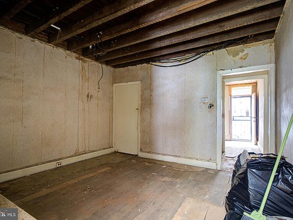 4th image of 2033 N Mascher St
