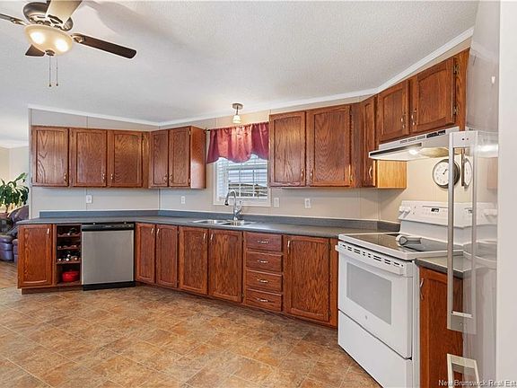 5th image of 73 Andre Dr