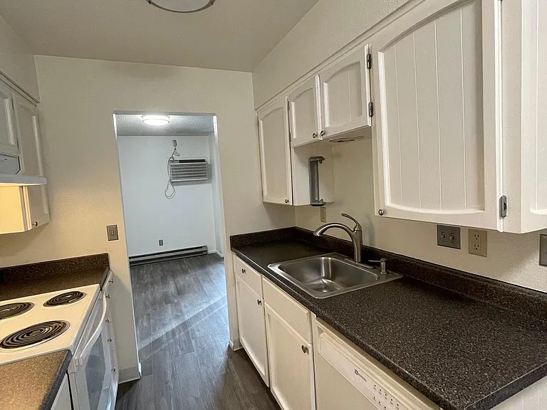 1004 E South St #6 — Photo 20