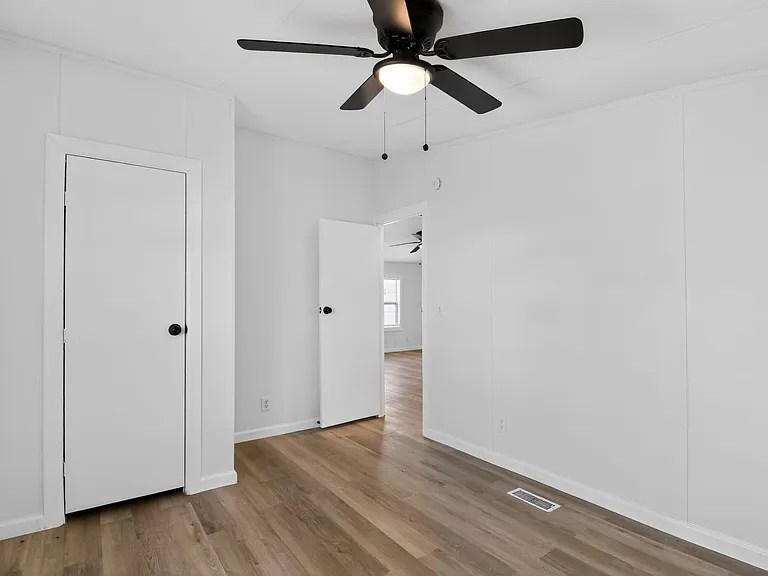 1134 Robinson Ave — Photo 25