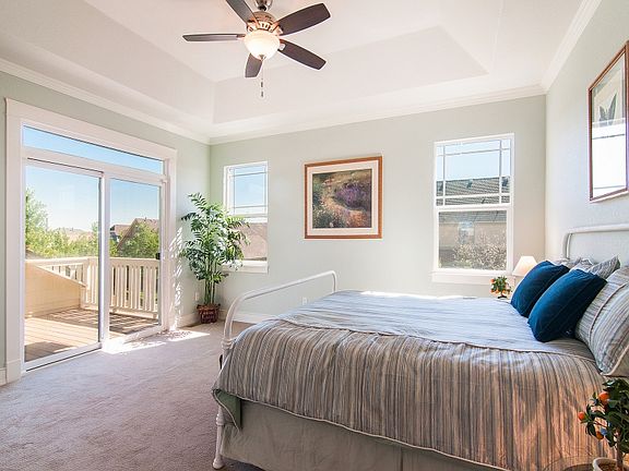 Light-filled Master retreat