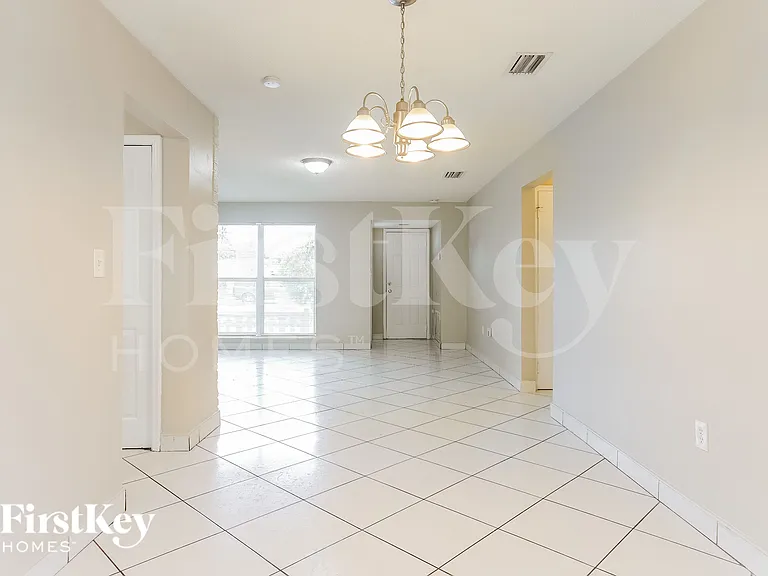 6891 NW 25th Ct — Photo 5