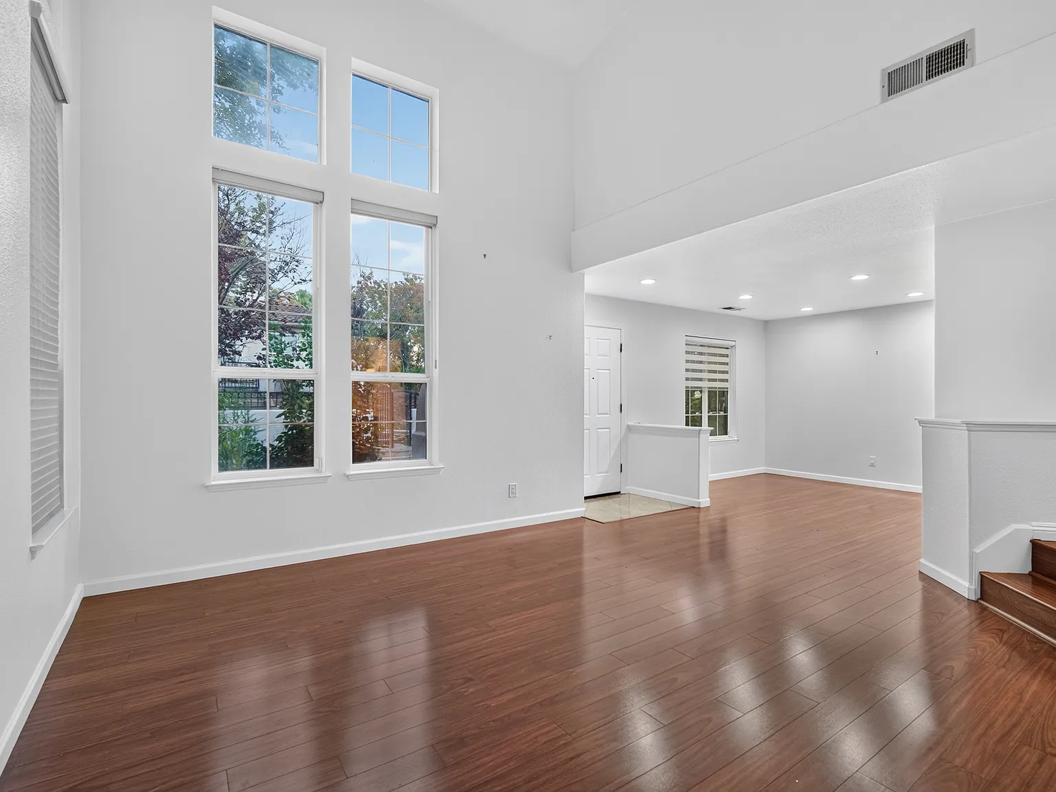 3 bed, 2.5 bath, 1456 sqft, $4,800 — Photo 3