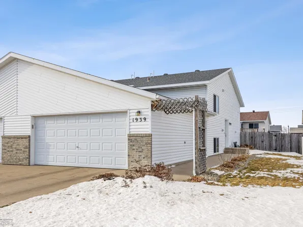 1939 50th St S, Fargo, ND 58103