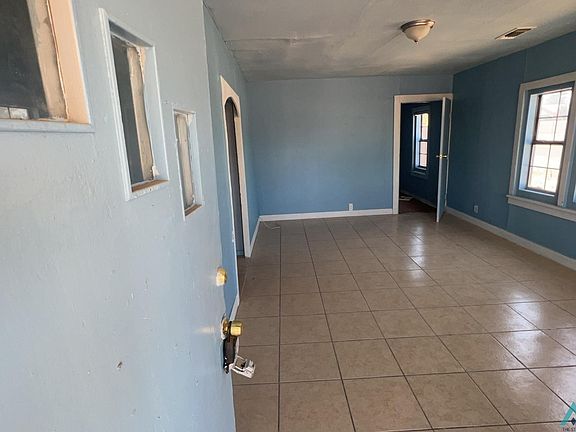 3rd image of 910 W 13th St