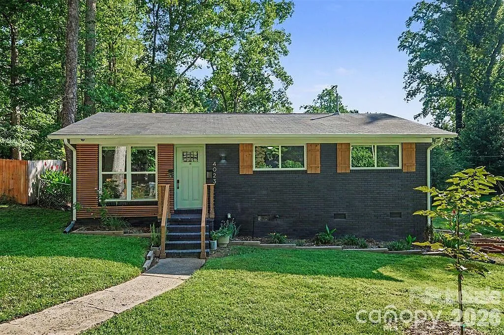 3 bed, 1.0 bath, 1000 sqft, $1,800 — Photo 1