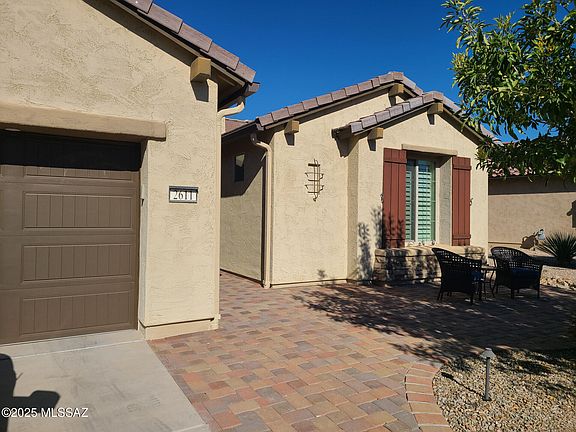3rd image of 2611 E Josephine View Dr
