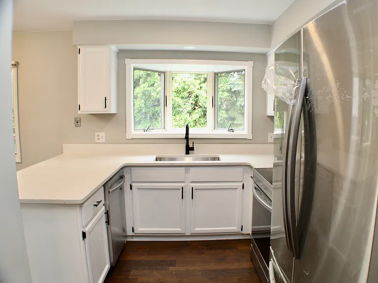 1483 Colony Dr — Photo 4