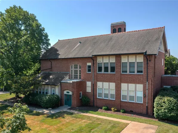 533 Colebrook Dr APT A, Saint Louis, MO 63119
