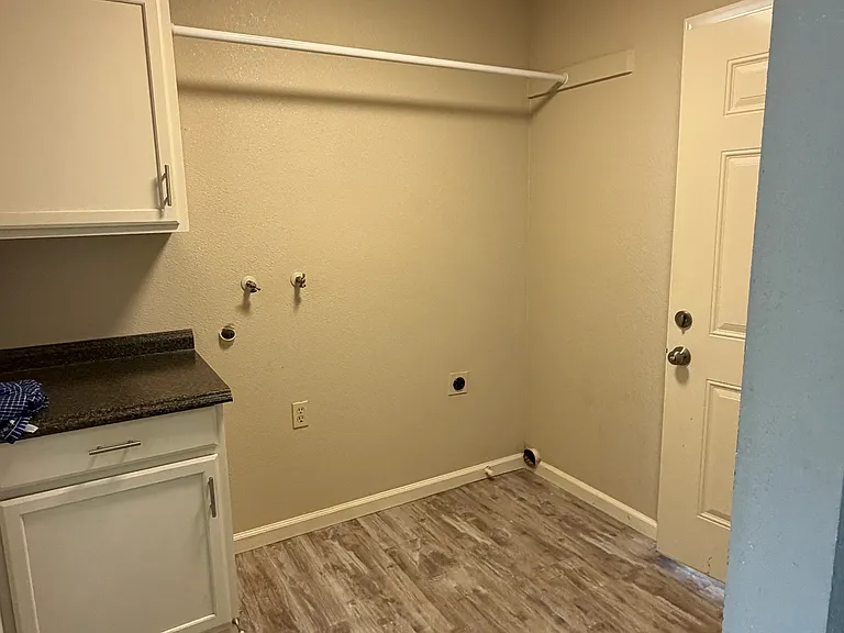 3905 Sunwood Dr — Photo 8