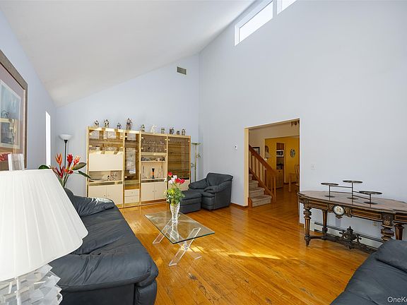 3rd image of 5 Chestnut Ridge Road