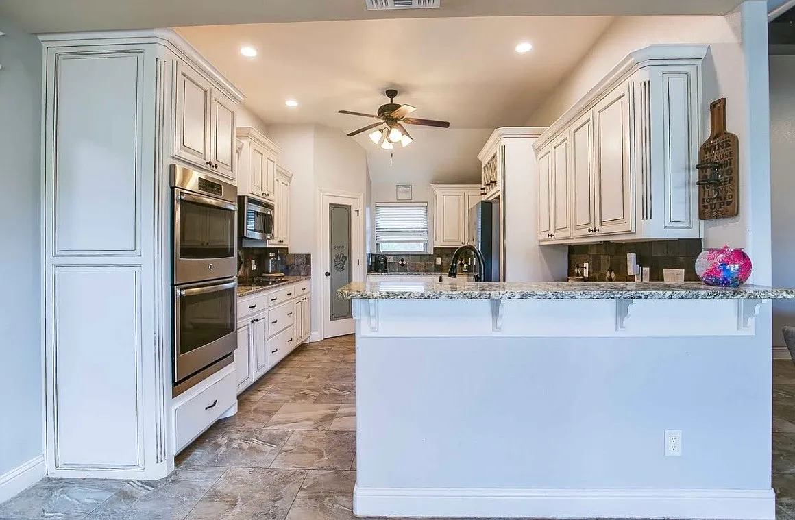 5 bed, 2516 sqft, $2,800 — Photo 1