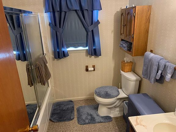 5th image of 105 Robin Dr