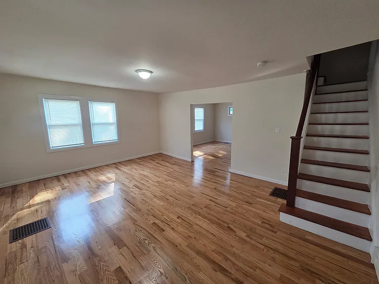 812 Glen Ter — Photo 4