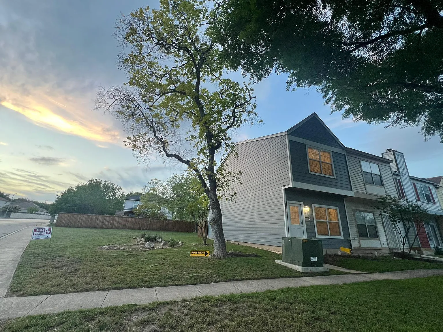 2 bed, 2.5 bath, 1112 sqft, $1,600 — Photo 3