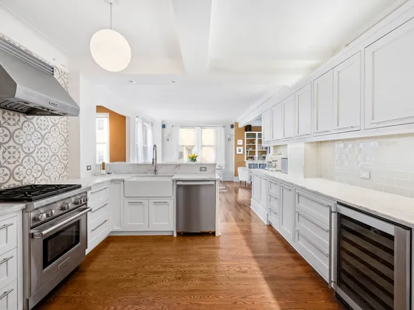 136 East 36th Street image 6 of 26