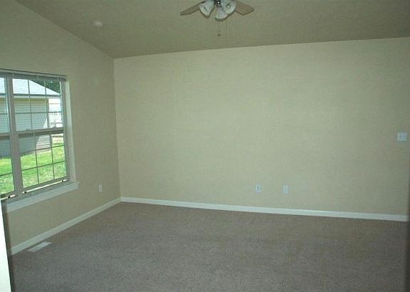 4th image of 419 W Edwards Ave