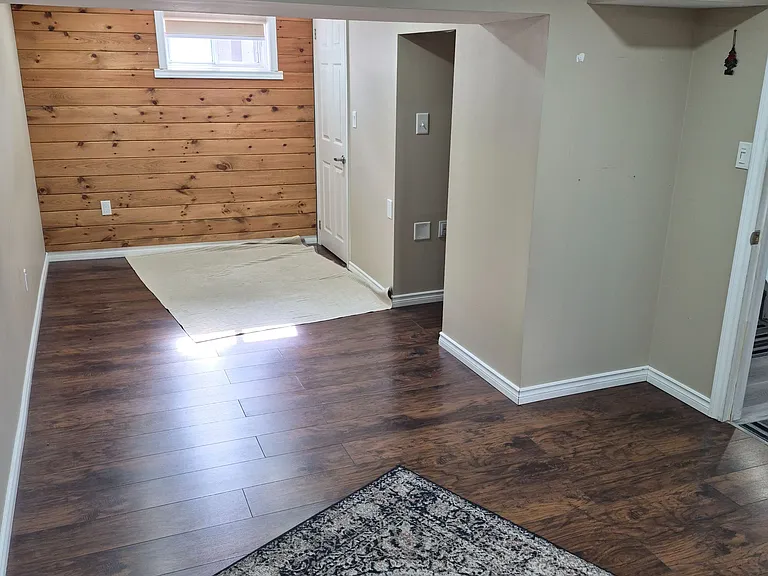 289 Ballard St S — Photo 15