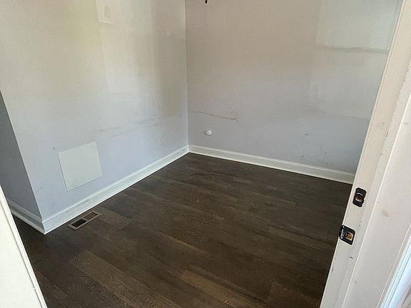 3rd image of 5225 Warrington Ave #1