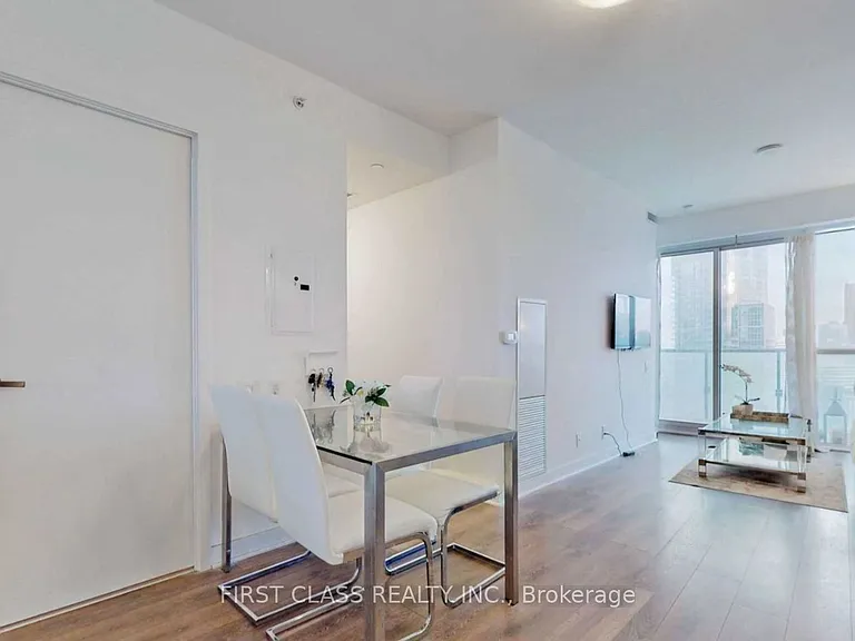 15 Grenville St #4202 — Photo 3