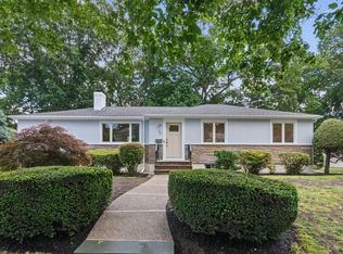 94 Selwyn Rd, Newton, MA 02461
