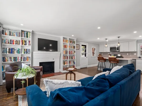 1 Dow Rd, West Roxbury, MA 02132