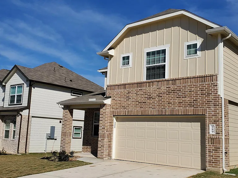 989 Marquis Dr — Photo 1