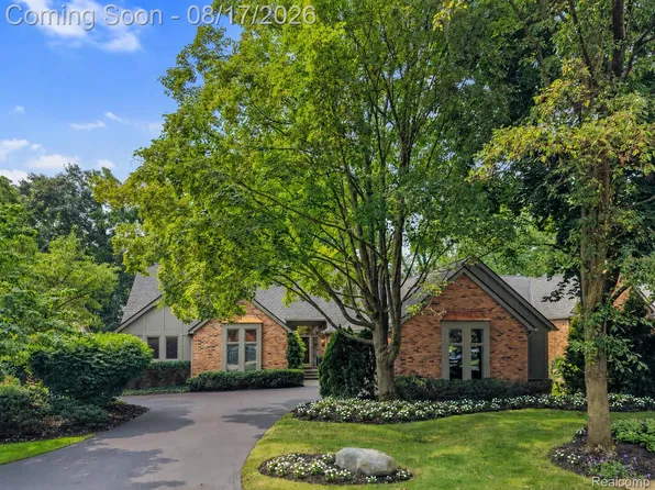 213 Norcliff Dr, Bloomfield Hills, MI 48302