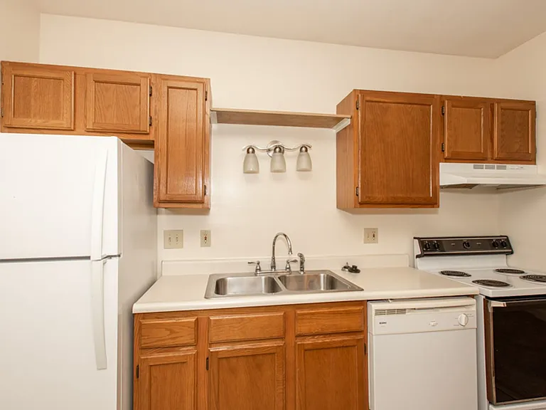 Walk to UC & UC Medical | 1BR/2BR Apartments — Photo 50