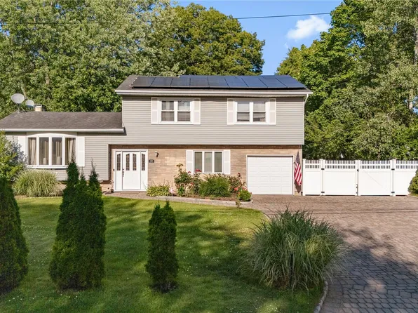 53 Jarvin Road, Port Jefferson, NY 11776