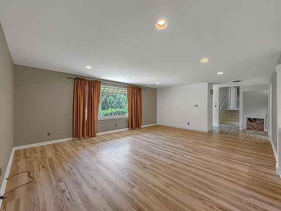 3rd image of 2118 S Catalina Avenue