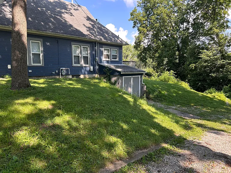 1231 Davis Ave — Photo 14