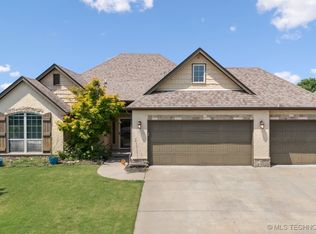 13520 S Poplar Ct, Glenpool, OK 74033