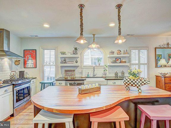 4th image of 208 Lockwood Ct