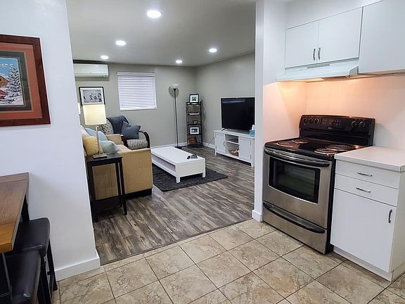 5th image of 154 E Wentworth Ave APT 4