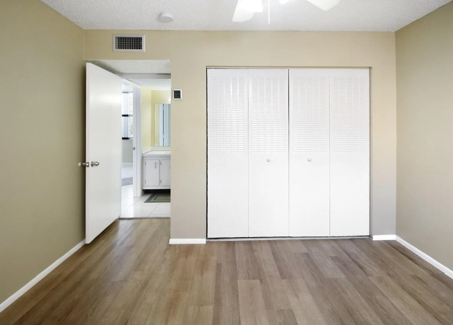 2 bed, 1050 sqft, $2,000 — Photo 2