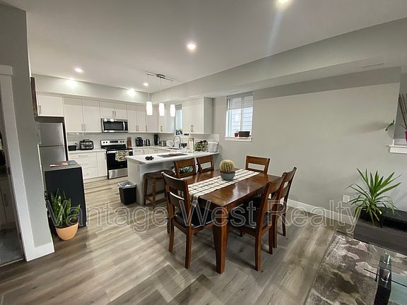 2nd image of 754 Coopland Cres #1